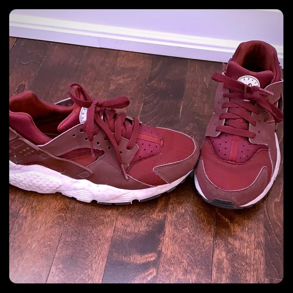 Burgundy Nike Huarache